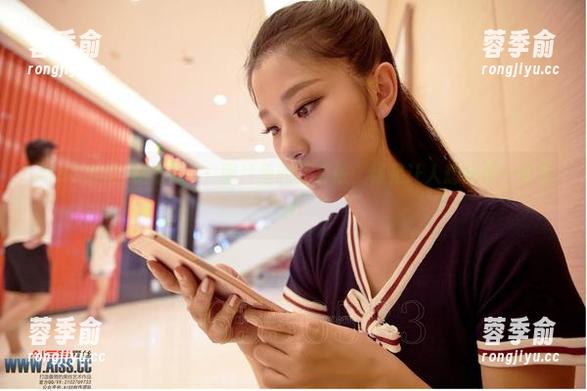AISS爱丝(钻石版) - 图片里的亚美依，裸足让人想起那一缕春风