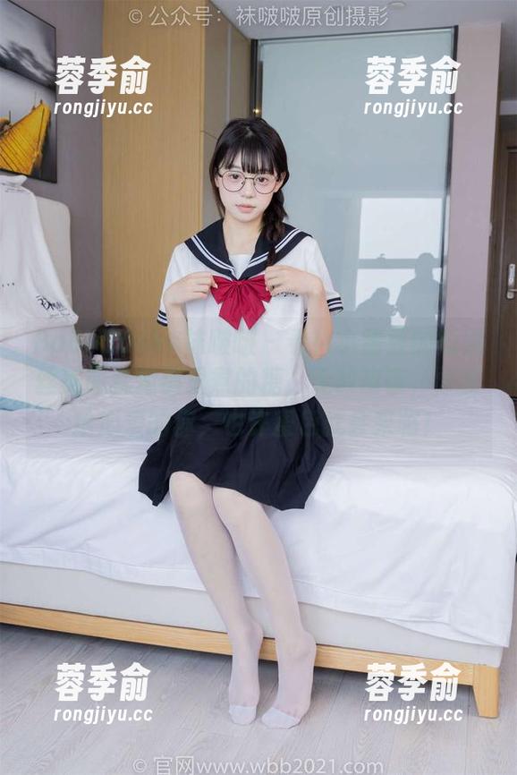 BoBoSocks袜啵啵 - 看！小甜豆的短黑丝美图就像锅里煮的糖，无敌甜蜜，分享给心爱的你，也许蜜色就会来临！