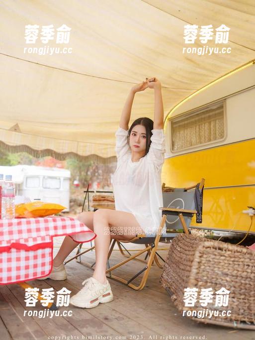 猫叫和狗吠间的LOOZY室友，Bomi(普美)呈现的福利写真