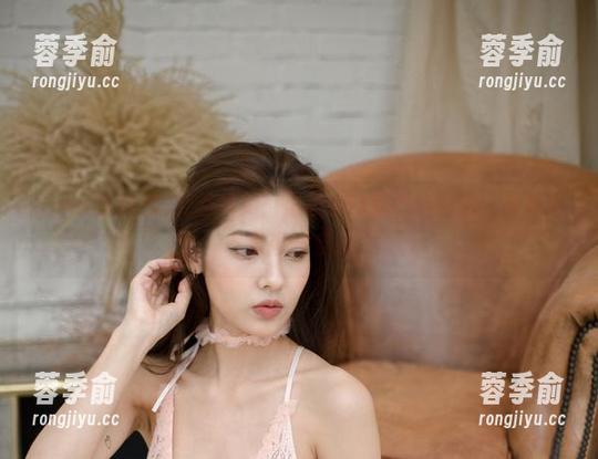 G.su(全智秀)黑丝特辑：谁说cos就不能自拍，写真结果强烈反转