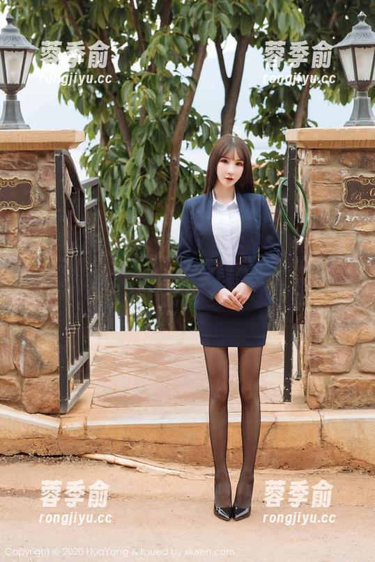 HuaYang花漾-许诺Sabrina HuaYang花漾 - 看到许诺Sabrina的户外写真最新原图,心中不由得产生了‘我要去环游世界’的强烈冲动!