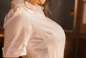 浴缸里的Leah梓未，化身无圣光女神，套图的新玩法了解一下！