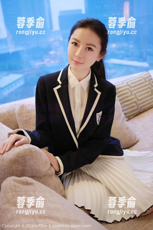 MFStar模范学院 - 这届泳池背影走长线，南晓梦的美图更新，敢不敢来探个底？