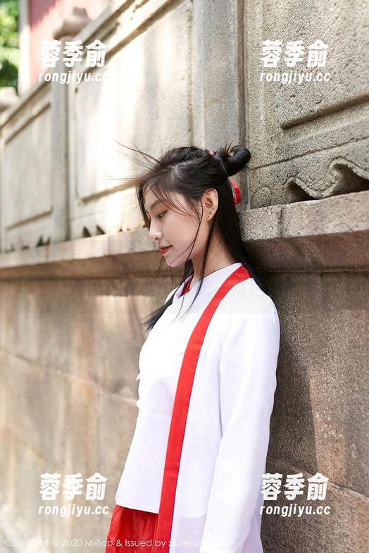 MiiTao蜜桃社-吴凯莉Kelly MiiTao蜜桃社 - 等等,吴凯莉Kelly的可爱套图又在闪闪发光,精选不够用?