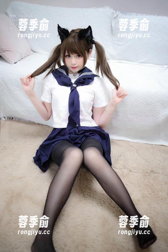 Nyako喵子 Nyako喵子:那条粉色高叉泳衣真的能让人尖叫——查看原图!