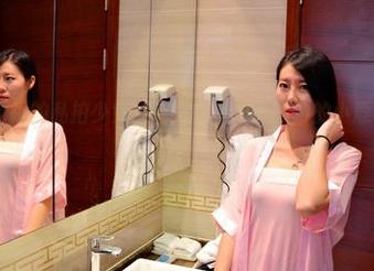 PANS – 折折的私拍少女套图，身姿宛如窜动的小鹿，好想问她在想什么呀！
