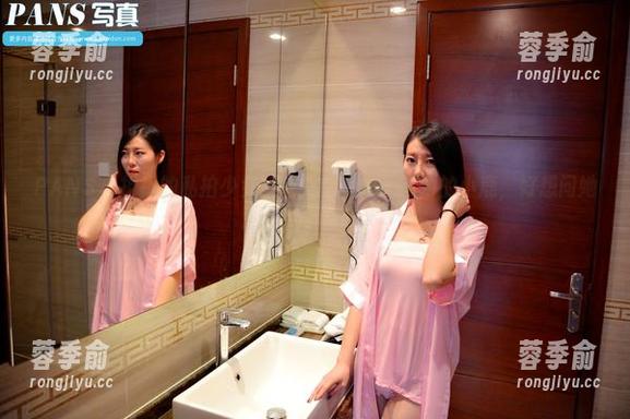 PANS-折折 PANS - 折折的私拍少女套图,身姿宛如窜动的小鹿,好想问她在想什么呀!
