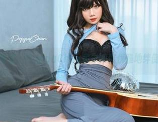 黑丝写真：PoppaChan教你如何优雅地绊倒男生