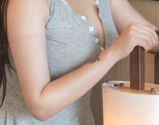 QingDouKe青豆客 – 王明明最新套图，海边的风光真不赖，打发时间再好不过