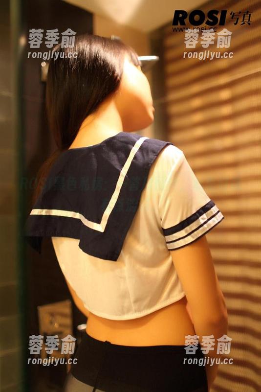 ROSI ROSI黑色私房:一瞥那图片,心里好像有点涟漪。