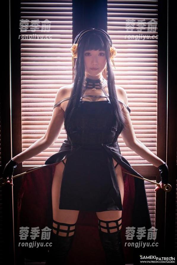 Sameki 让你忘却一切的最新写真,Sameki在泳池的姿态,像是白云在水面上飘啊。