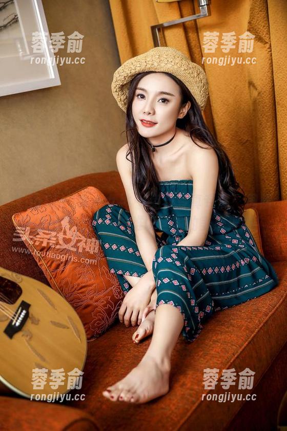TouTiao头条女神-周熙妍 TouTiao头条女神 - 免费写真专属:周熙妍的裤里丝,一种难以言喻的美感浮现!