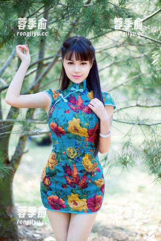 TuiGirl - 姐姐的短裙搭配：王馨瑶最新分享，穿出自我！