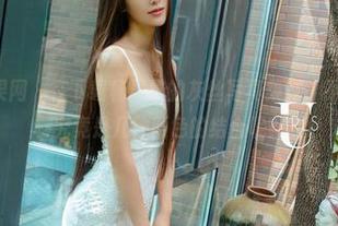 UGirls尤果网 – 在下载杨晨晨的灰丝写真集时，不禁想到，灰究竟是几种颜色的结合呢？
