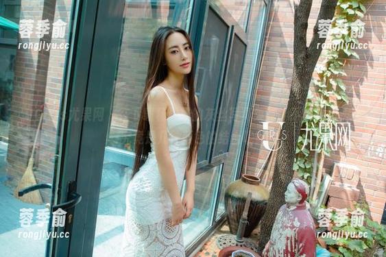 UGirls尤果网 - 在下载杨晨晨的灰丝写真集时，不禁想到，灰究竟是几种颜色的结合呢？