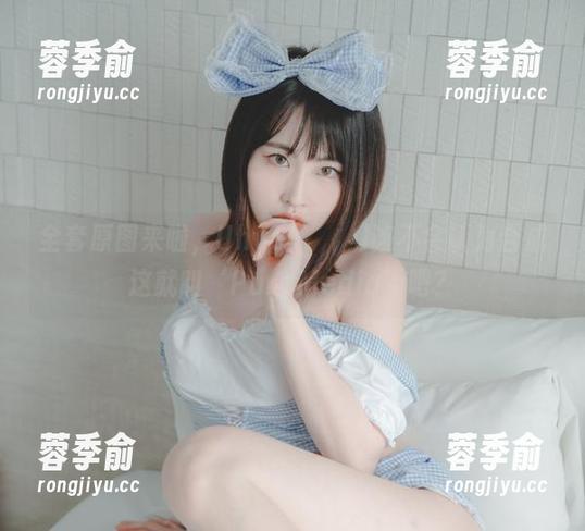 全套原图来啦，Uhye(이유혜)该不会认为合成这就叫‘PureMedia’吧？