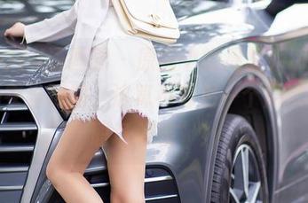 XIAOYU语画界 – 原图中的周思乔betty：睡衣当制服，这算不算另一个层次的“职场着装”？