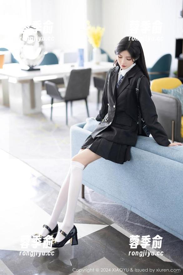 XIAOYU语画界 - 不得不说，玥儿玥er的在线瑜伽就是个魔法，原图等你们来解谜。