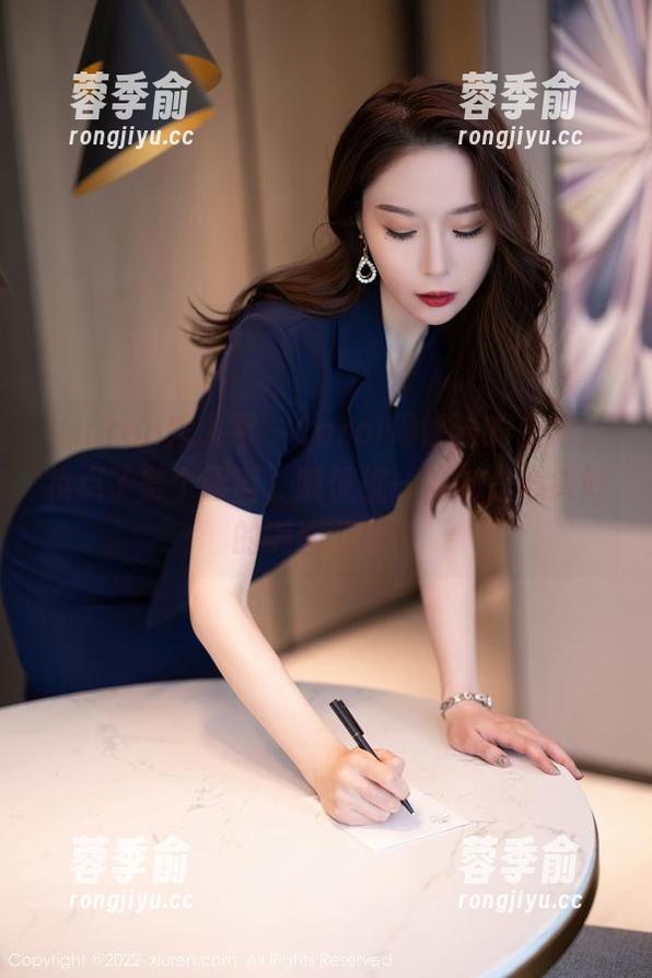 Xiuren秀人网-Carol周妍希 Xiuren秀人网 - Carol周妍希的白裙,妆点了整个画面,随便挑一张都是心头好的美图壁纸!