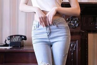 Xiuren秀人网 – 清纯的凌希儿私拍，妥妥的是高手，无声的暧昧真是让人受不住。