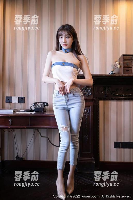 Xiuren秀人网-凌希儿 Xiuren秀人网 - 清纯的凌希儿私拍,妥妥的是高手,无声的暧昧真是让人受不住。