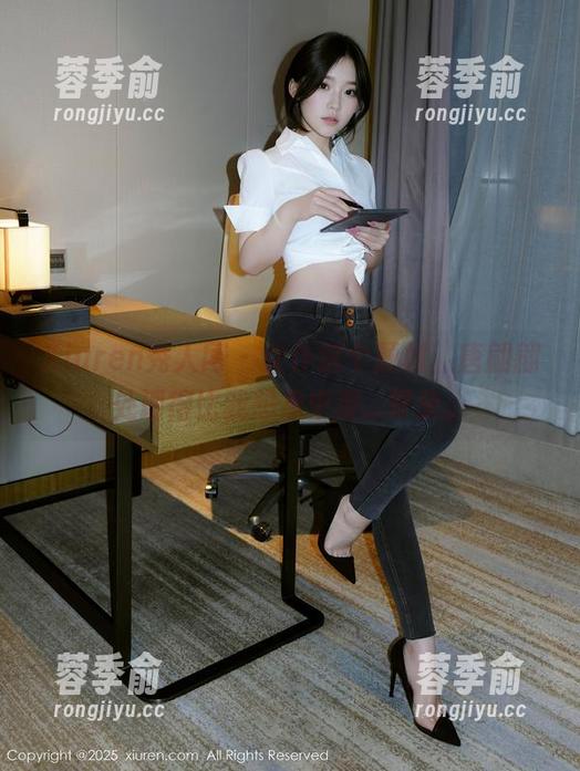 Xiuren秀人网 - 女仆这个题材，唐翩翩处理得比我想象中要...复杂。