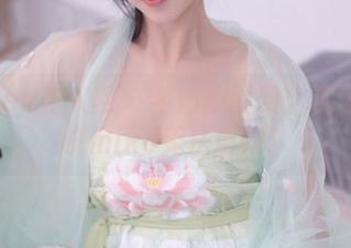 Xiuren秀人网 – 学姐的图册：沉迷沈蜜桃miko无法自拔！