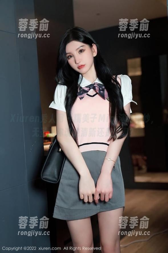 Xiuren秀人网-糯美子Mini Xiuren秀人网 - 糯美子Mini演绎婚纱,无圣光你说是清新还是低调?