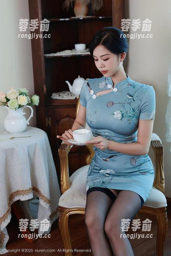 Xiuren秀人网-薇薇酱 Xiuren秀人网 - 照片揭晓,油亮的薇薇酱,难道是被滋润到了极致吗?
