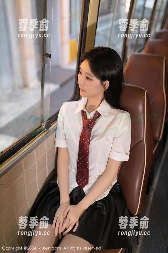 Xiuren秀人网-静颜宁 Xiuren秀人网 - 套图送上,看静颜宁穿旗袍如何变身“古典女神”?