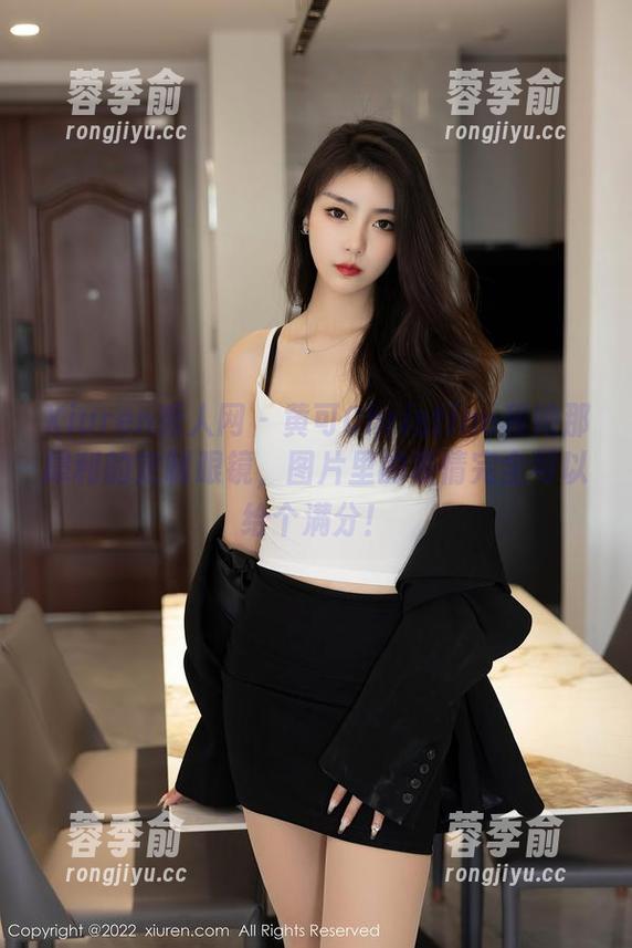 Xiuren秀人网-黄可Christine Xiuren秀人网 - 黄可Christine和她那犀利的定制眼镜,图片里的表情完全可以给个满分!