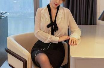 YouMi尤蜜荟 – 娜露selena的这条短裙，那美图让我怀疑我是不是也该考虑加一条了。