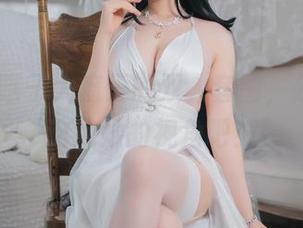 nyako喵子大魔王的双人套图，分享一下这绝妙的视角吧！