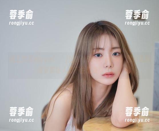 线上欣赏wuyo(우요)的ArtGraviaVol，图片里的细节真让人忍不住想凑得近点。