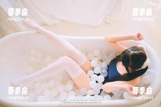 不呆猫 不呆猫带你领略水手服黑丝!这是另一场爱与迷失的图集吧?