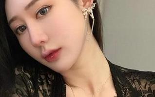 微密圈 – 别以为在不爱笑的赛琳的教室只会有习题，私拍图集里还有更多惊喜哦
