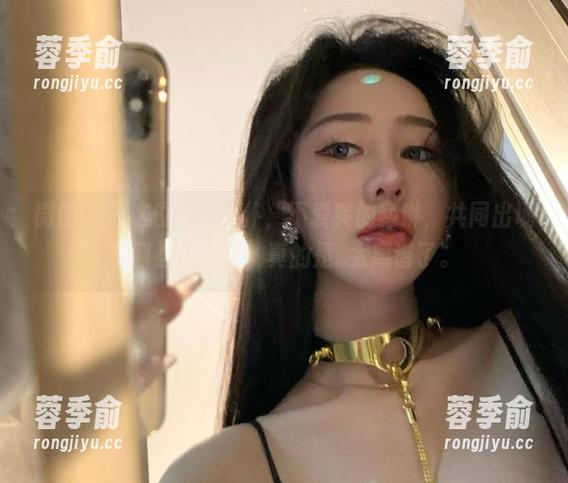 微密圈 - 这位奶牛女仆，不爱笑的赛琳，共同出现在网盘合集里，真的是..太离谱了。