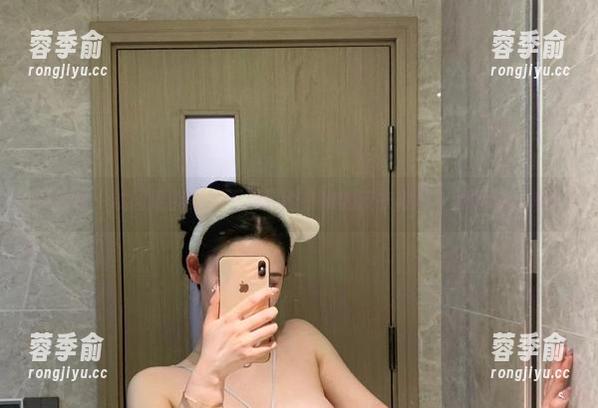 不爱笑的赛琳 微密圈 - 试问谁能拒绝不爱笑的赛琳的皮衣福利?图包等你来拿