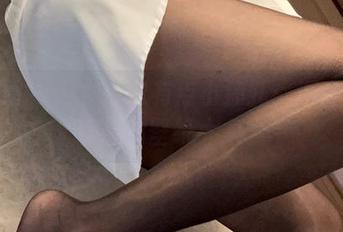 微密圈 – 内衣好像有点小挣扎：不爱笑的赛琳的壁纸大集合