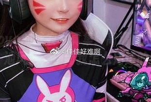 佳佳酱ovo的泳衣写真集：高清展示她的泳池风范，别问我怎么知道的