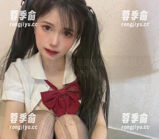 倦倦喵的图集更新，可能是她在瑜伽中悟到人生的“跑调”
