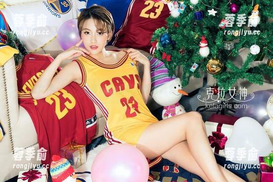 克拉女神-孟君 克拉女神 - 孟君的高清自拍集,照得我差点误入她的自我迷宫