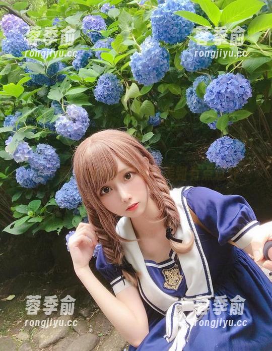 凛子酱旅拍私拍图集：美到有点过分