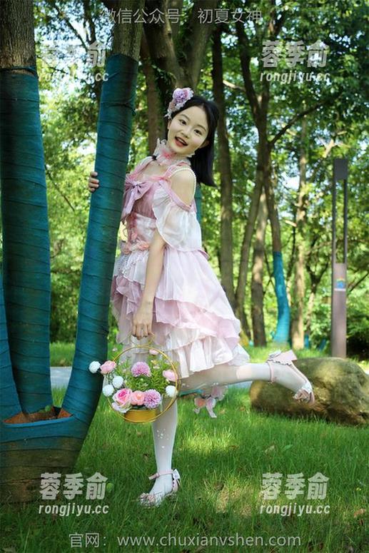 初夏女神-双双 初夏女神 - 双双的夏天,没事儿就想下载美图,真的,有点上瘾。