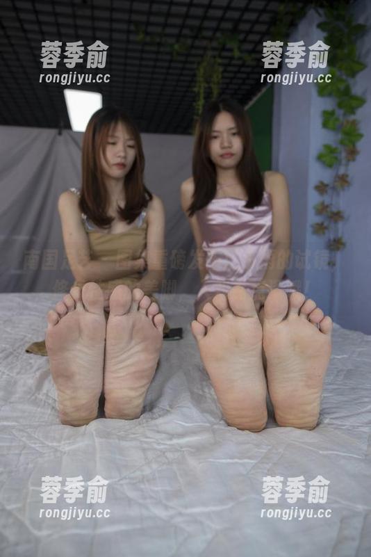 南国足艺 - 图集重磅发布：小雨的试镜，修长性感的美脚，入戏有点深哦！