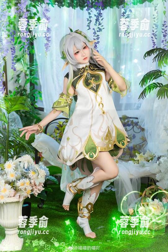 “喵喵的喵吖”定制写真，红裙飘逸中藏着的小俏皮