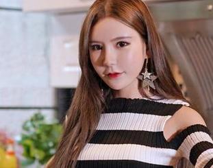 嗲囡囡 – 施忆佳KITTY泳衣写真，图片里的光线比我毕业时的前途还要朦胧！
