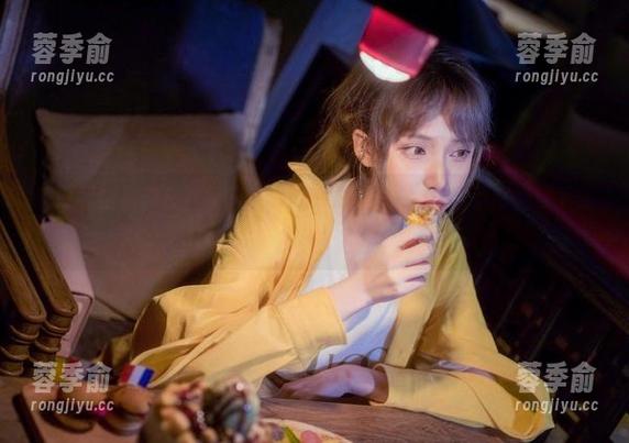 在下萝莉控ii 微博配图里的在下萝莉控ii,她的写真倒也想留下来,先下载再说!