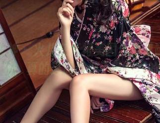 头条女神 – 火儿在红裙美图合集里随意摆姿势，真的连腹肌都不带显露的！