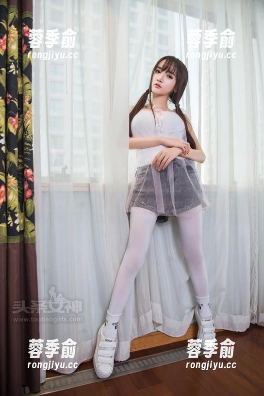头条女神 - 穆菲菲的连体衣合集：我想问，谁设计的，这设计感也是大胆得可怕！